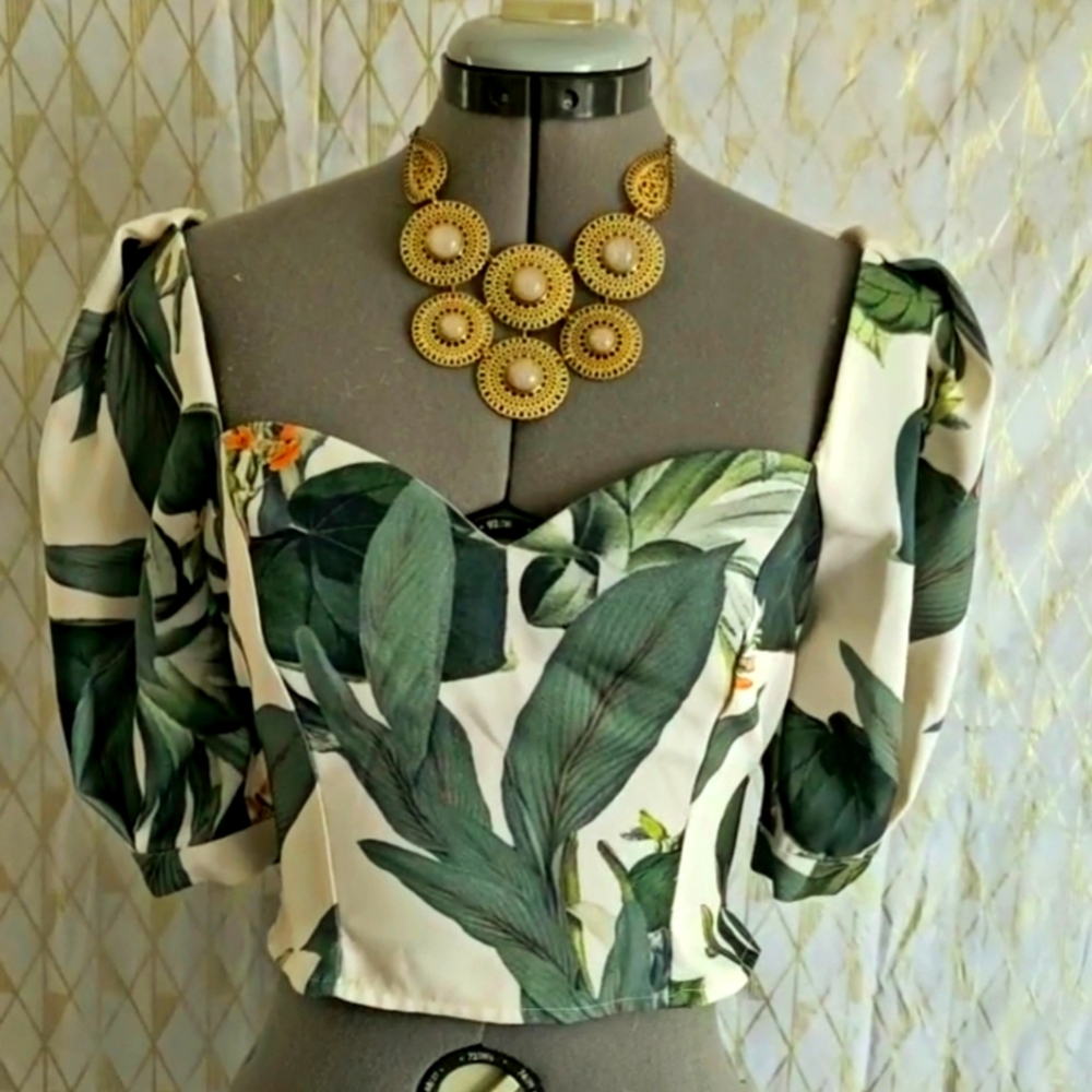 A. Peach leafy top NWT